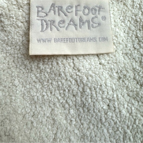 SOLD BAREFOOT DREAMS 100% Kashwere Chenilla Newborn Baby Blanket Sand Castle - Picture 4 of 8